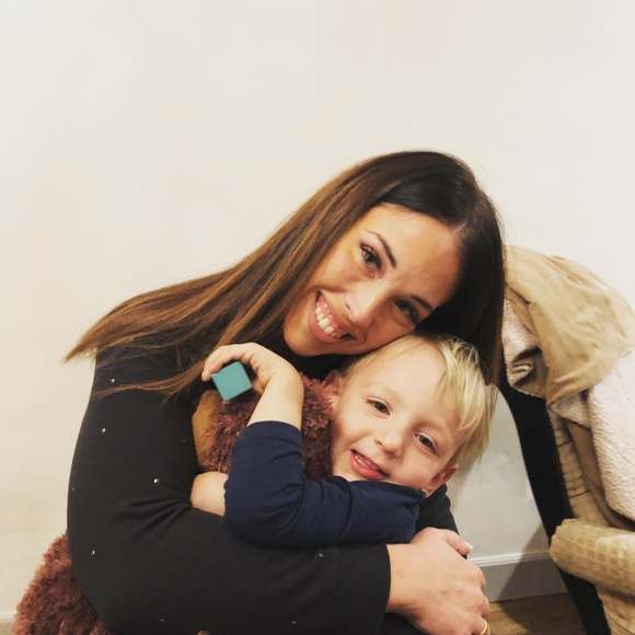 Meet your Posher, Laura - Picture 2 of 4